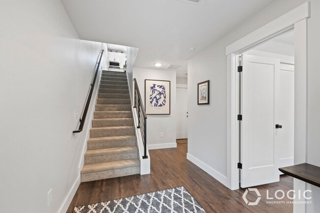 Building Photo - Beautiful Row End Townhome in Park City Utah!