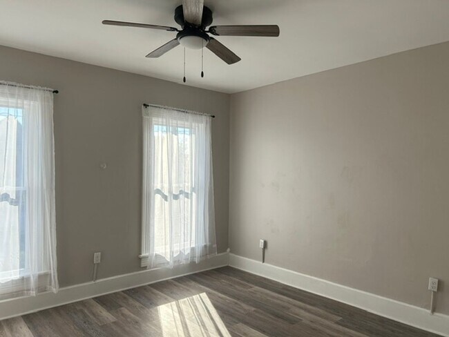 Building Photo - 19-21 S. Van Lear St.