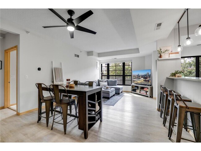 Building Photo - 2565 Franklin Ave