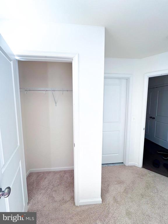 Building Photo - 42462 Dogwood Glen Square