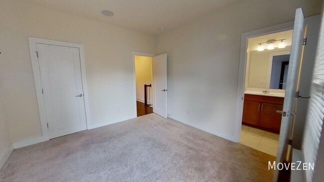 Building Photo - 15041 New Amsterdam Ln