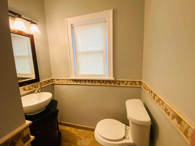 Building Photo - 6388 Seminole Trl