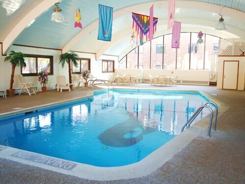 Indoor pool and sauna - 5420 Three Points Blvd