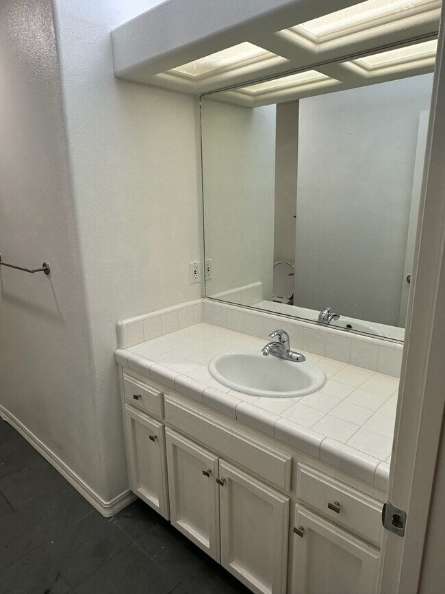 Building Photo - 3707 W Hemlock Ct