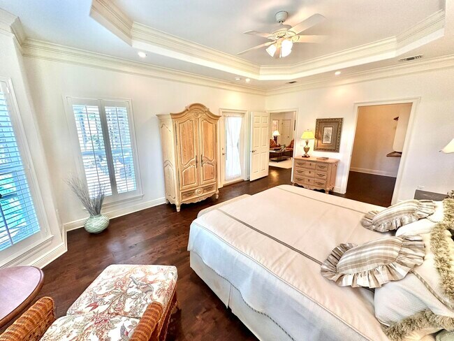 Building Photo - 206 E Pinehurst Dr