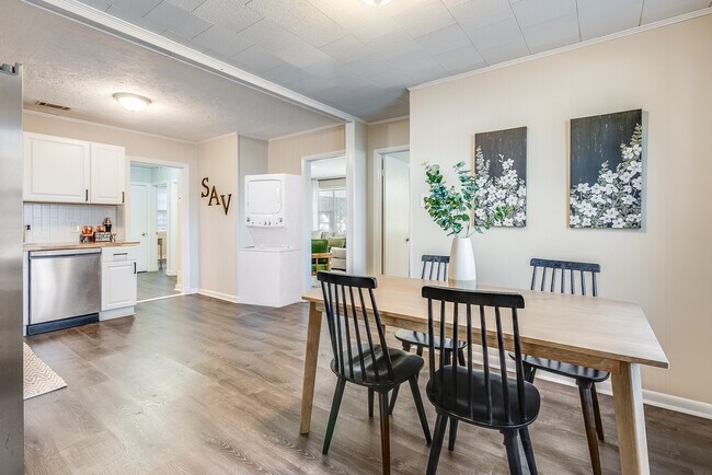 Building Photo - Evora