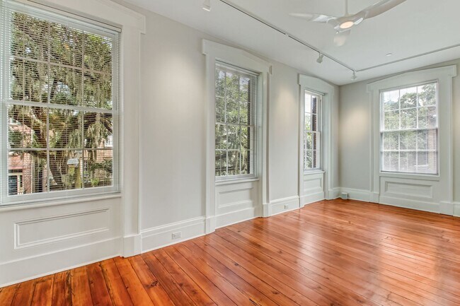 Building Photo - 31 E Jones St