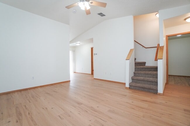 Building Photo - 231 N Paradise Ave