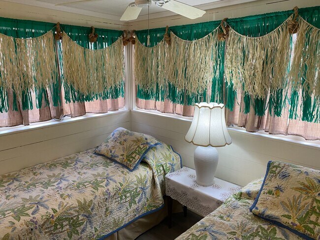 Building Photo - Nokomis Beachy Bungalow (Off Season)