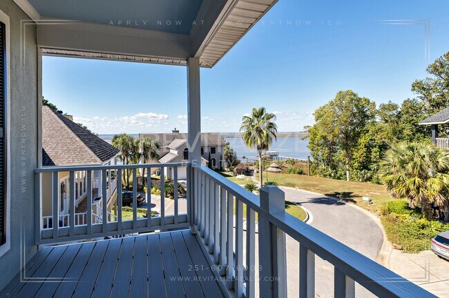 Building Photo - Charming 3-Level Home with Water Access in Daphne, AL