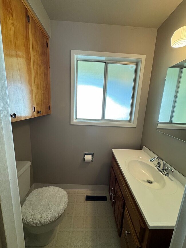 Building Photo - 4337 Lombard Dr