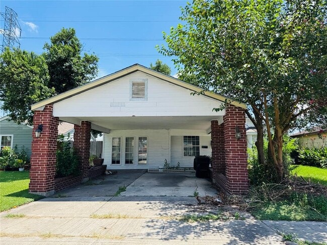 Primary Photo - 331 Terminal St