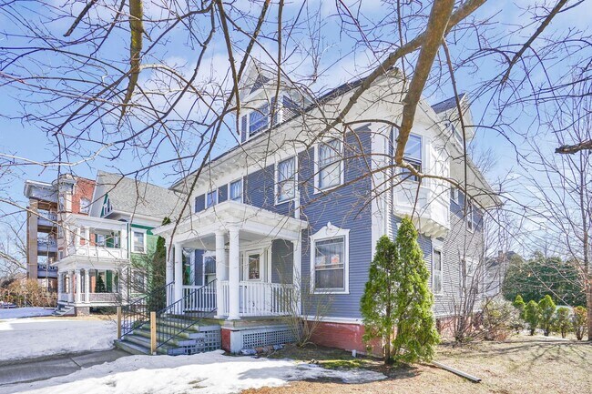 Building Photo - 3 Sumner Ave