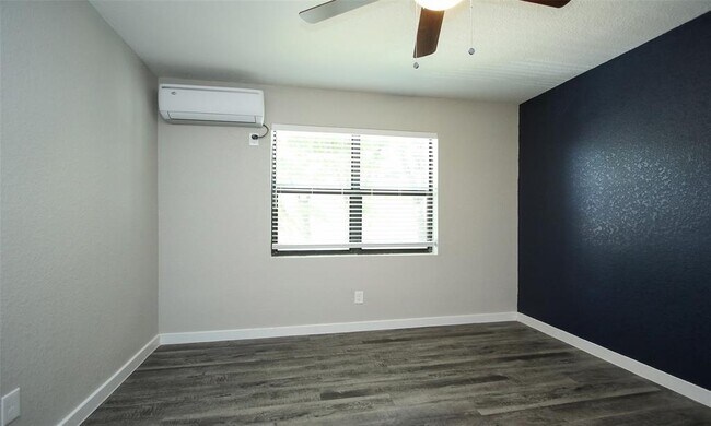 Building Photo - 5201 Crawford St