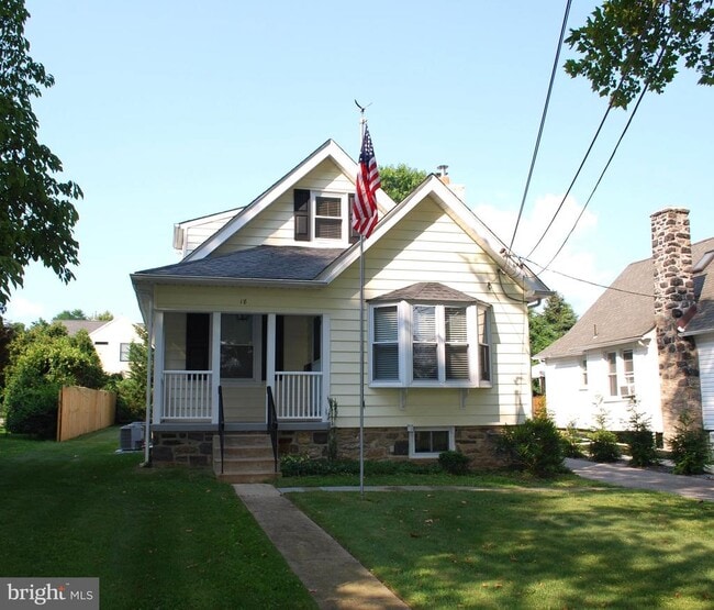 Primary Photo - 18 Clover Ln