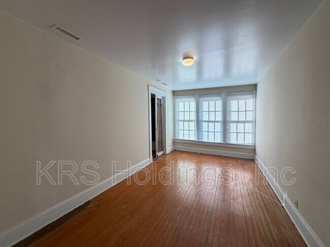 Building Photo - 125 S Willard Ave