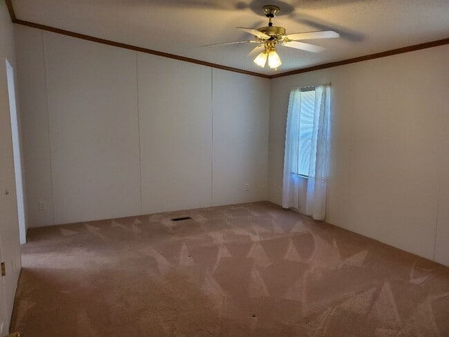 Building Photo - Charm & Commuter Convenience – 3BR/2BA Outside City Limits