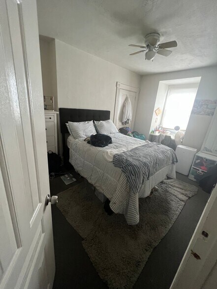 Primary Photo - 415 Semple St