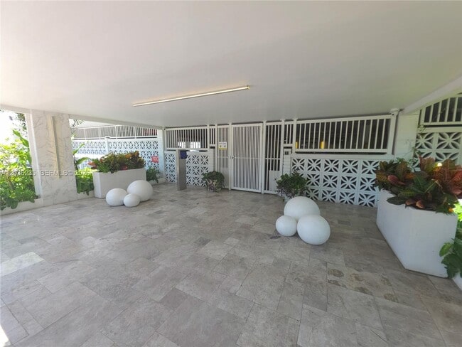 Building Photo - 401 Ocean Dr