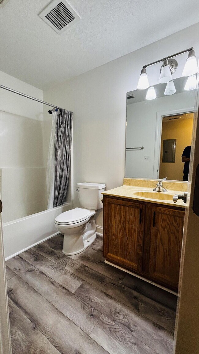 Building Photo - "Spacious 3-Bed, 2-Bath Condo Retreat in Fletcher – 1413 Sq Ft of Comfort. With $250 move in spec...