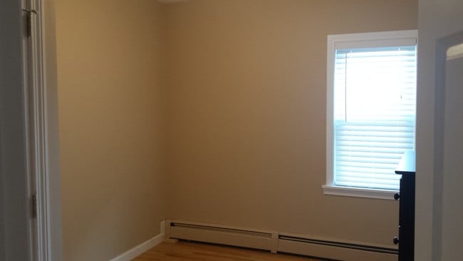 Building Photo - 30 Weeden St