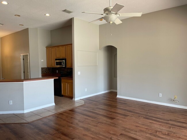 Building Photo - RIVERVIEW POOL HOME FOR RENT
