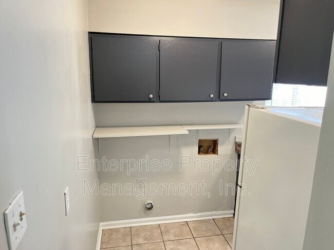 Building Photo - 1355 Garden Rd