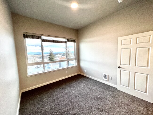 Building Photo - 2330 Yakima Ct