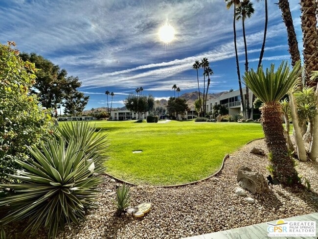 Building Photo - 515 Desert Lakes Dr