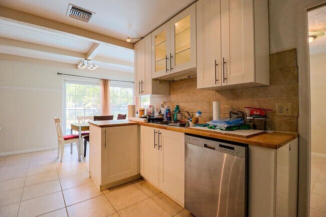 Building Photo - 1329 NW 84th Dr