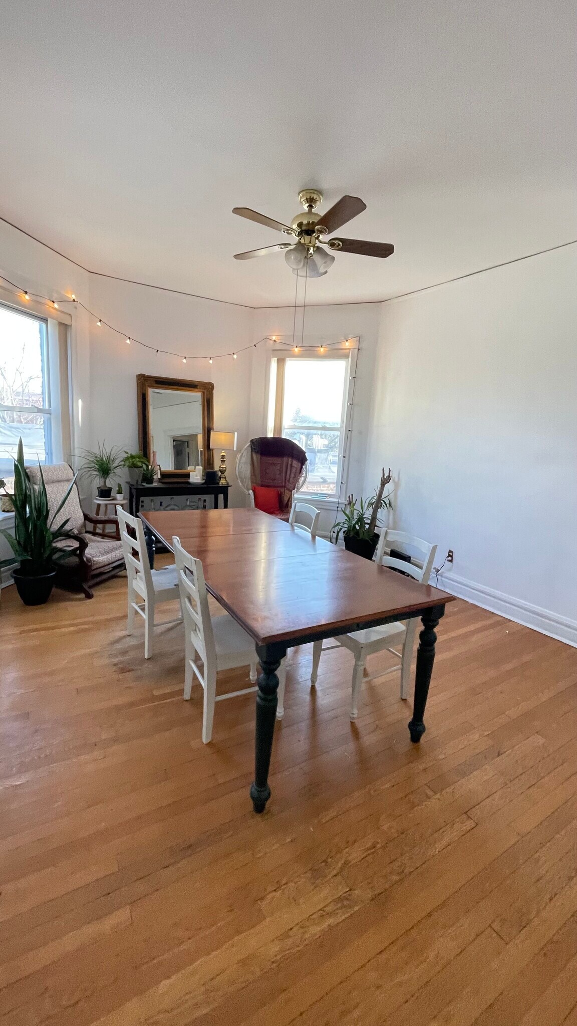 dining room - 3704 N Magnolia Ave
