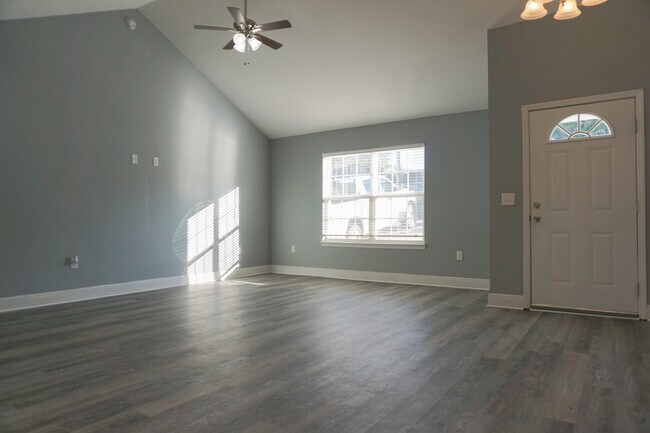 Building Photo - 321 Apple Dr