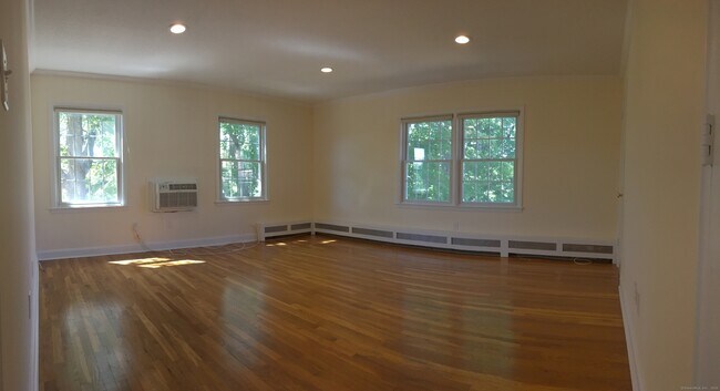 Building Photo - 208 Park St