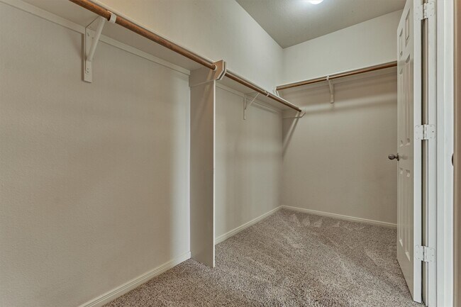 Building Photo - 8007 N Tarrytown Crossing Dr