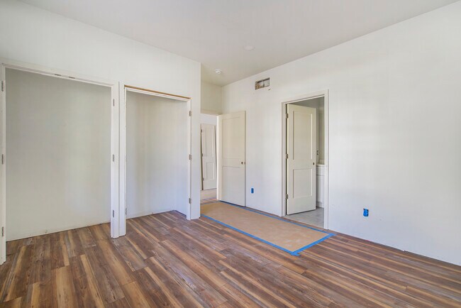 Building Photo - 624 Spring