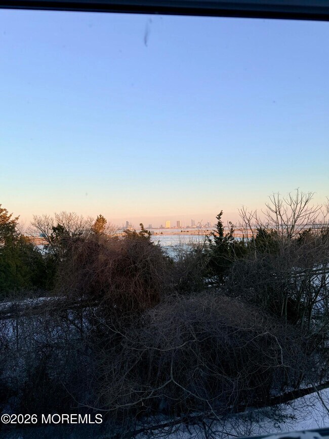 Building Photo - 1511 Railroad Ave