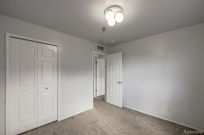 Building Photo - 116 Saber Way