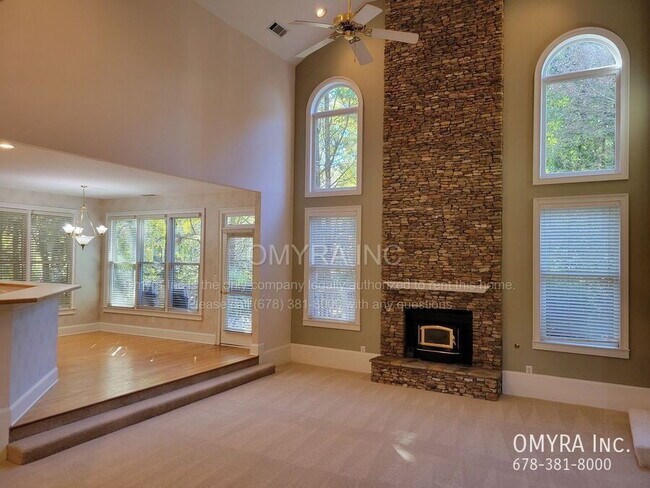 Building Photo - Gorgeous 5 Bedroom House in Peachtree Corn...