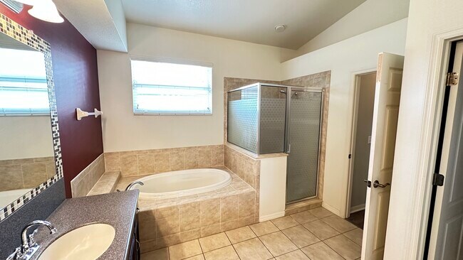 Building Photo - 2401 Nesslewood Dr