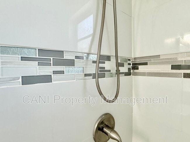 Building Photo - 1529 Culverhouse Dr