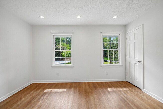 Building Photo - 5 Bedroom Two Story Colonial Home in Walton HS District