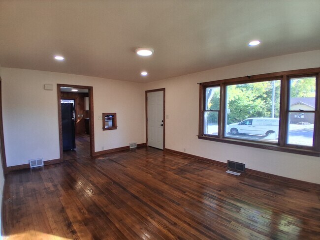 Building Photo - 108 N Webster St