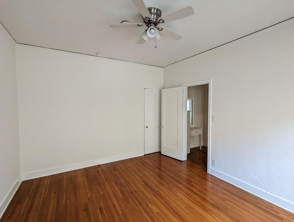 Building Photo - 401 N Orange Grove Ave
