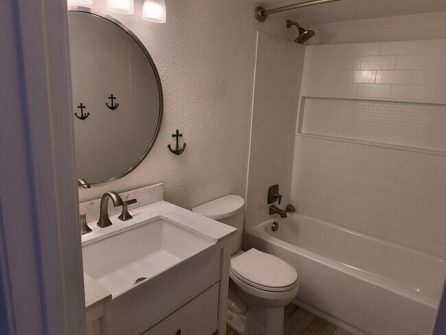 Building Photo - PRICED REDUCED Wonderful 2 Bedroom 1.5 Bathroom condo