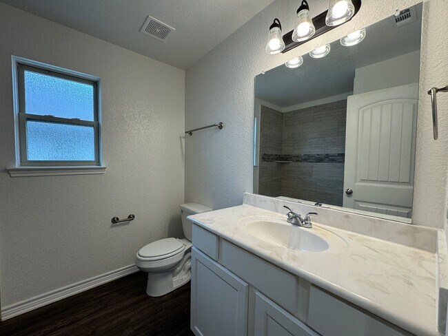 Building Photo - 1417 E Jasper Dr