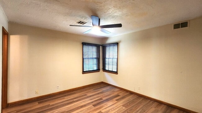 Building Photo - 3 Bed 1.5 Bath in the Coronado Heights 2nd Addn NW OKC