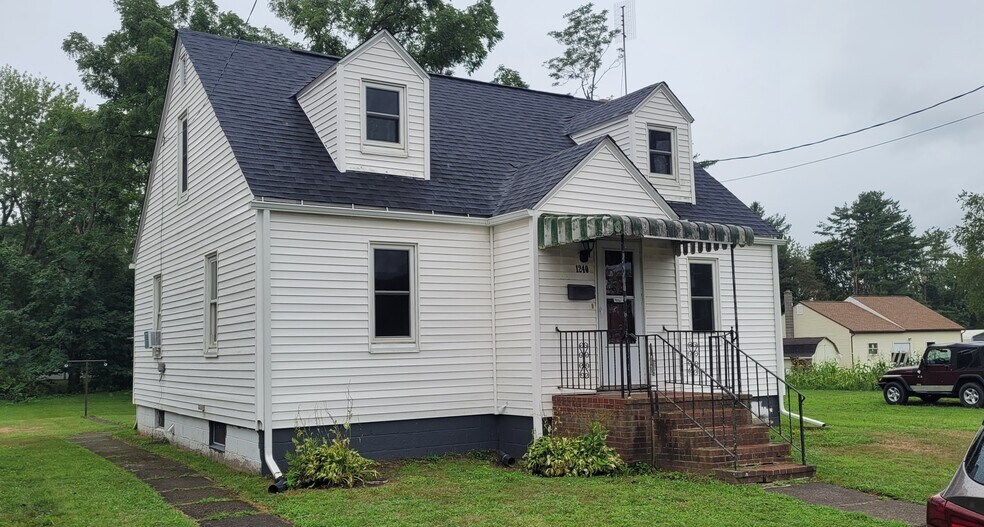 Primary Photo - 1240 6th Ave