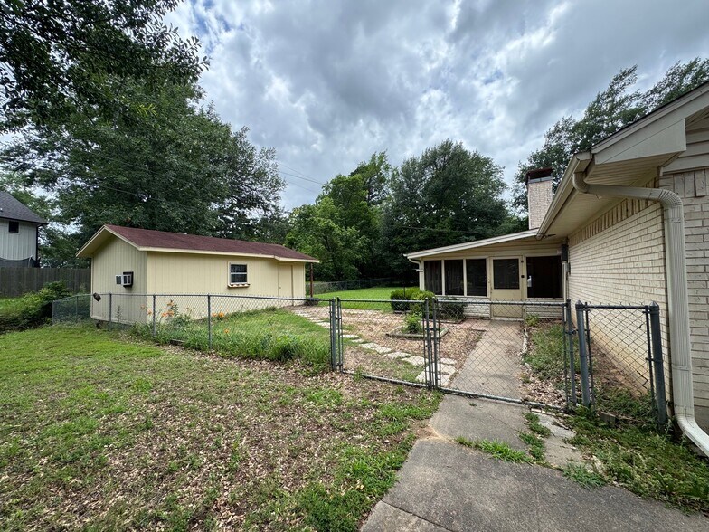 Building Photo - 2598 Clark Ln