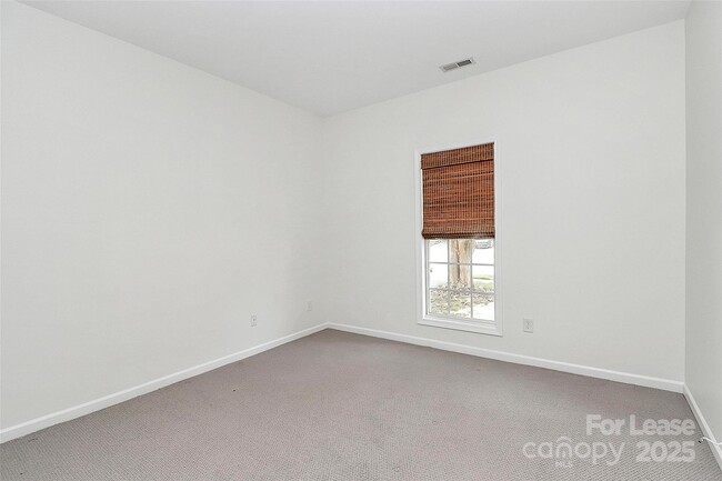 Building Photo - 5325 Silabert Ave