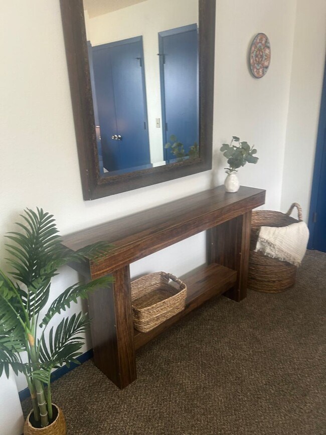 Building Photo - Great one bedroom on lower level!
